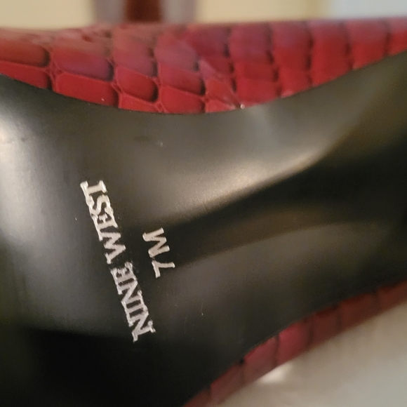 NWOT! NINE WEST PATENT LEATHER POINTY TOE HEELS 👠 - Picture 6 of 6